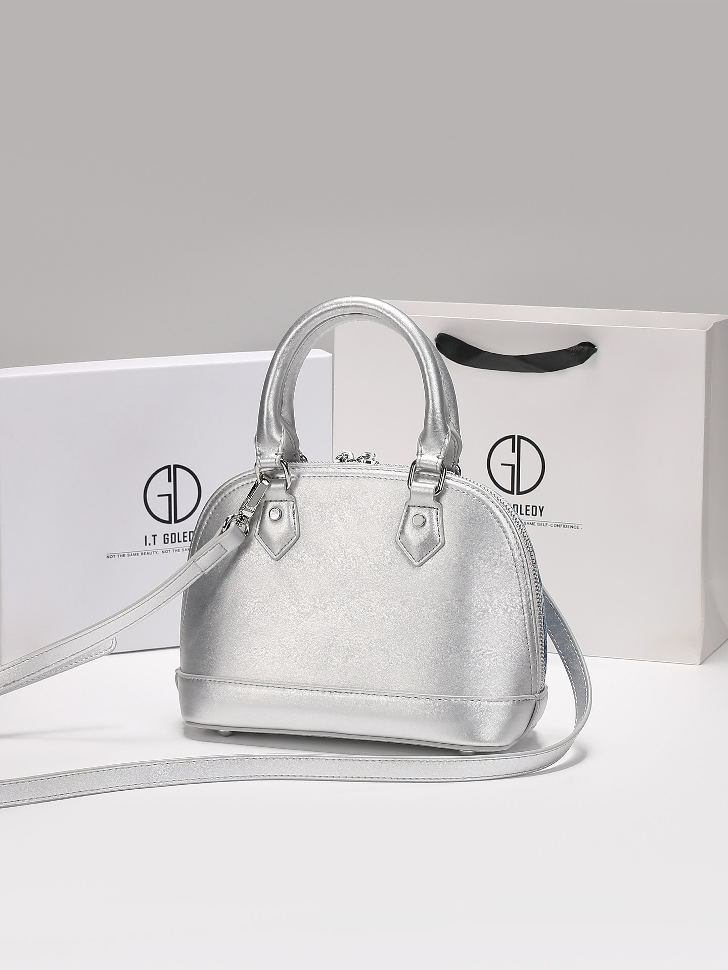 Versatile and Luxury Handheld  - Luxury Bags Denim recensione e prezzo
