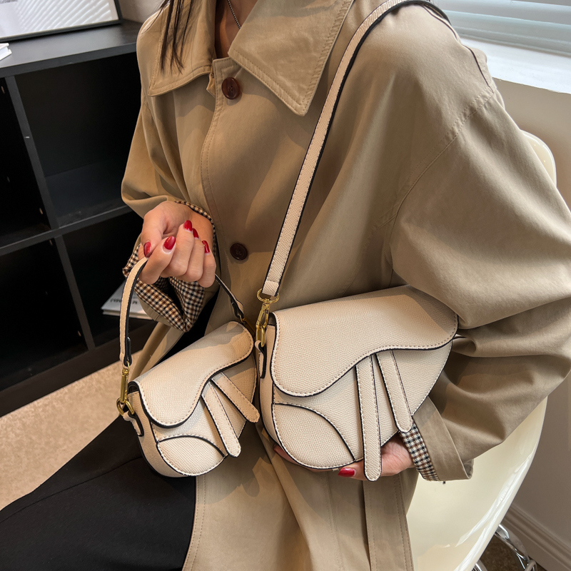 New Solid Design Saddle Bags V - Luxury Bags Dior recensione e prezzo