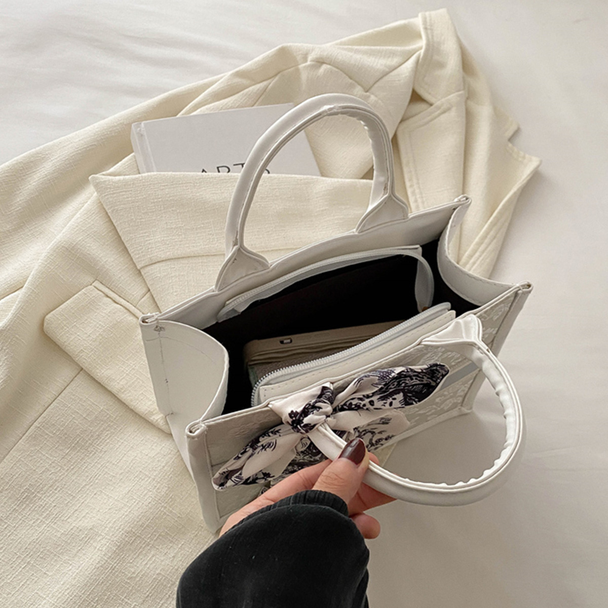 Chic Embroidered Handbag Silk  - Luxury Bags Dior recensione e prezzo
