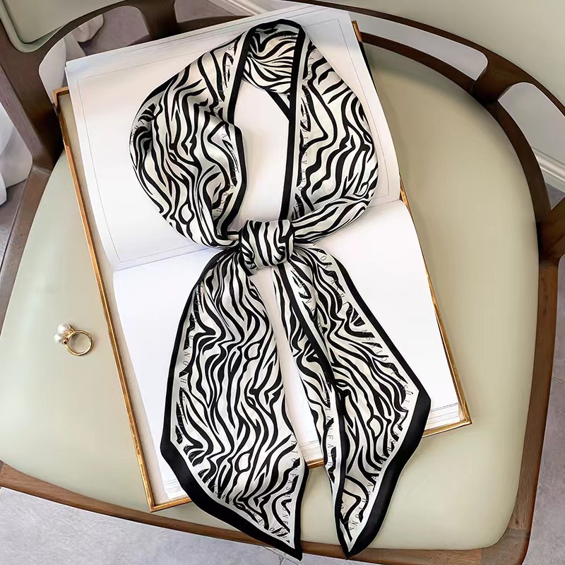 Luxury Zebra Print Silk Square - Luxury Bags Trending recensione e prezzo