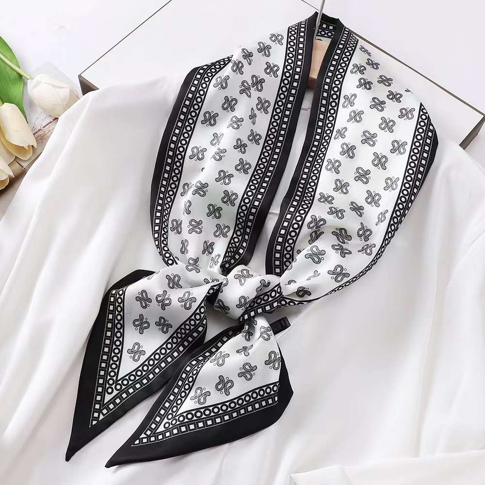 Luxury Zebra Print Silk Square - Luxury Bags Trending recensione e prezzo