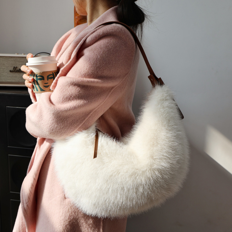 Fashion Faux Fur Half Moon Bag - Luxury Bags Of 2026 recensione e prezzo