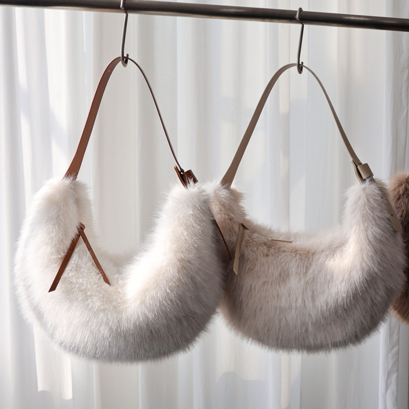 Fashion Faux Fur Half Moon Bag - Luxury Bags Of 2026 recensione e prezzo