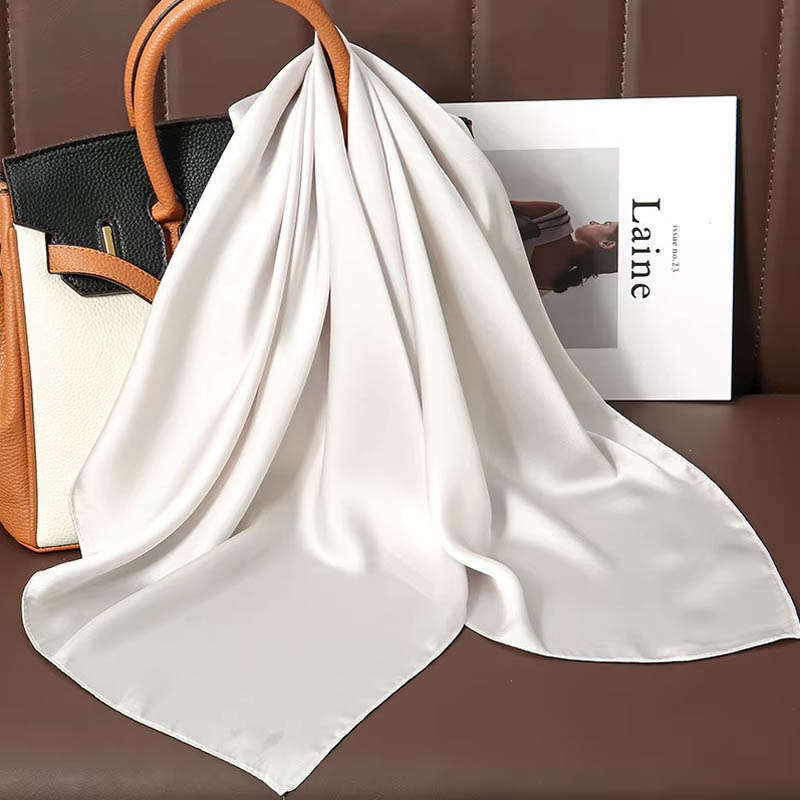 Luxury Solid Color Silk Square - Luxury Bags Trending recensione e prezzo