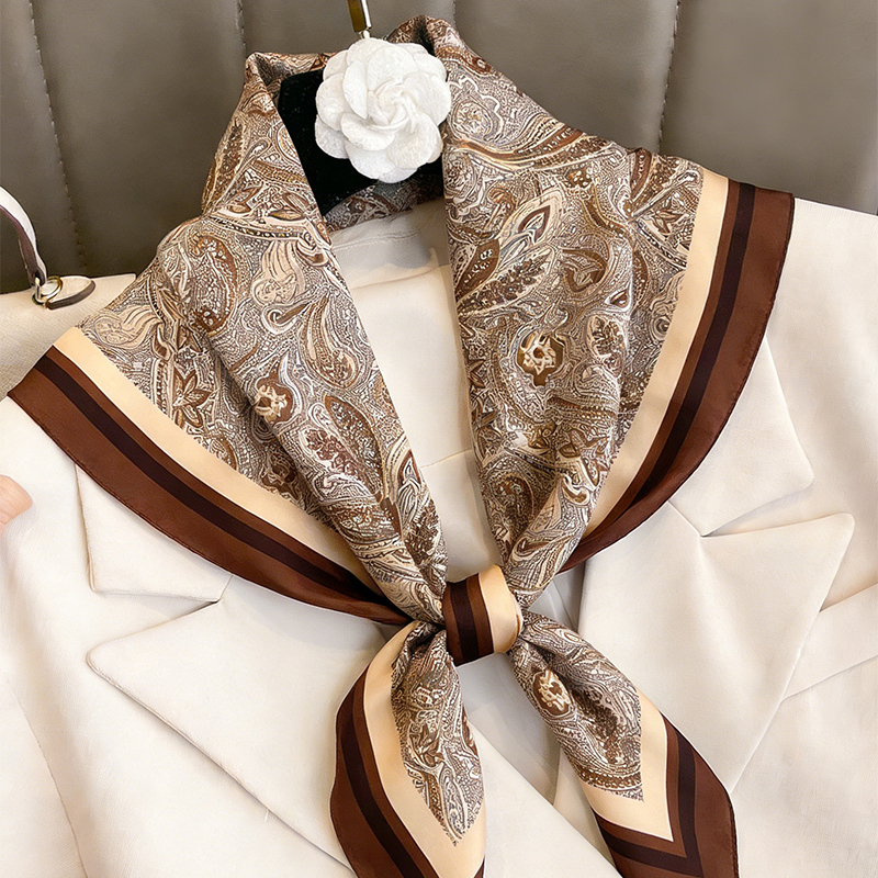 Luxury Women Silk Square Scarf - Luxury Bags Trending recensione e prezzo