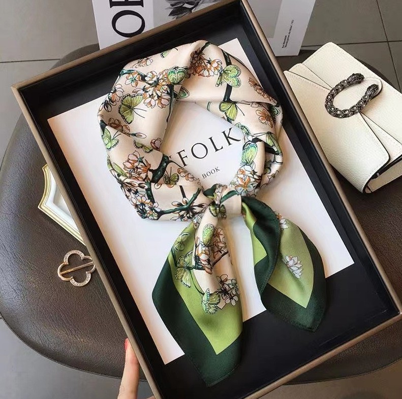 Luxury Fashion Print 70*70cm S - Luxury Bags Trending recensione e prezzo