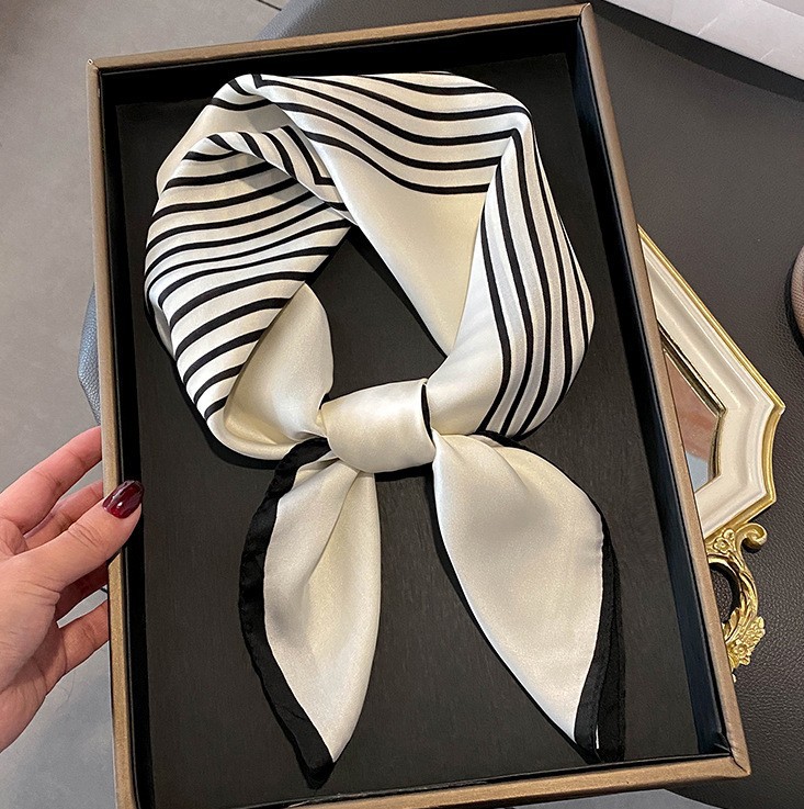 Luxury Fashion Print 70*70cm S - Luxury Bags Trending recensione e prezzo