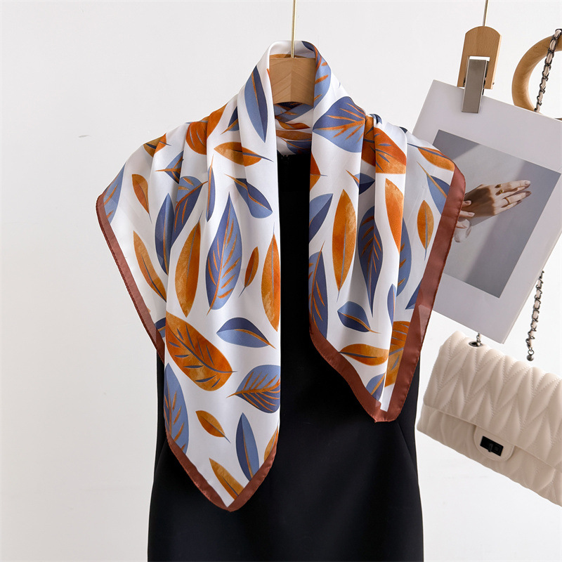 Luxury Brand Print 70cm Square - Luxury Bags Trending recensione e prezzo