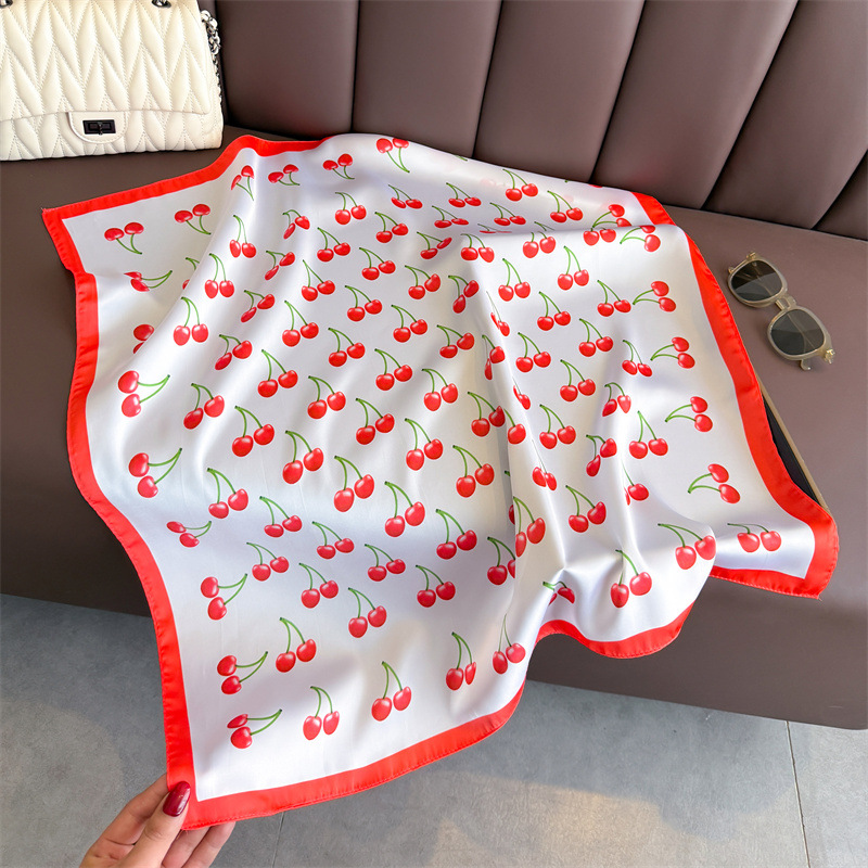 Luxury Square Satin Scarf Wome - Luxury Bags Trending recensione e prezzo